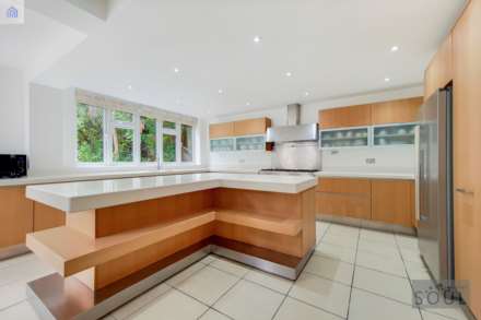 Birchmead, Coombe Hill Road, Image 17