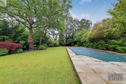 Birchmead, Coombe Hill Road, Image 18