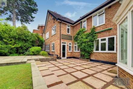 Birchmead, Coombe Hill Road, Image 19