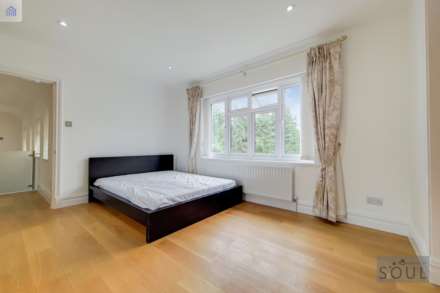 Birchmead, Coombe Hill Road, Image 27
