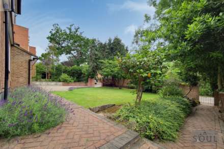 Birchmead, Coombe Hill Road, Image 36
