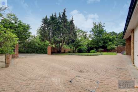 Birchmead, Coombe Hill Road, Image 37