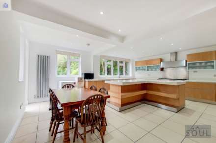 Birchmead, Coombe Hill Road, Image 5