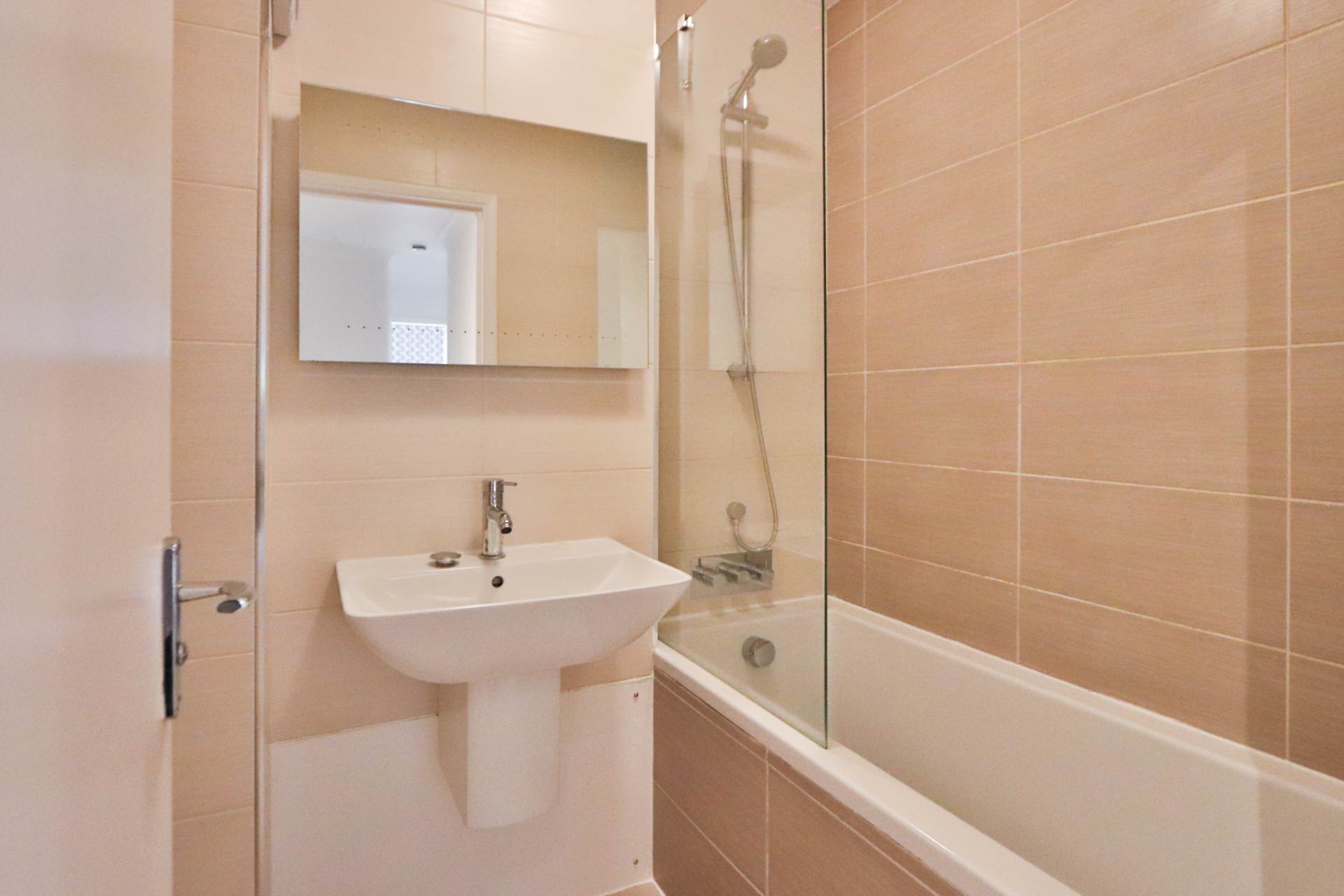 Nell Court, 32 Lovelace Road, Image 3