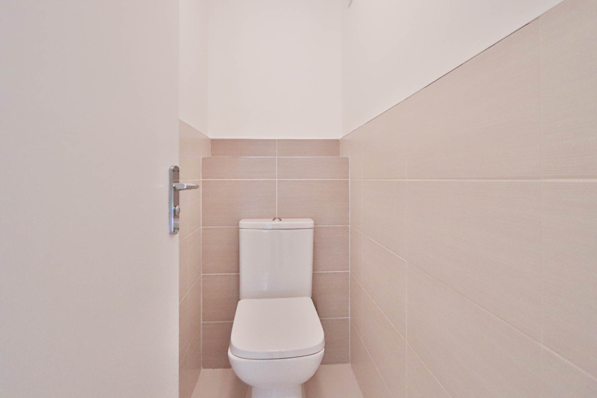 Nell Court, 32 Lovelace Road, Image 4