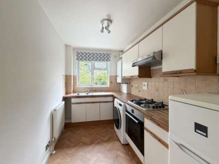 Nell Court, 32 Lovelace Road, Image 5