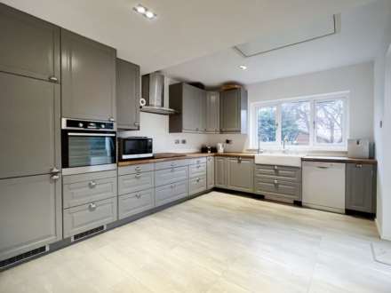 West Barnes Lane, New Malden, Image 6