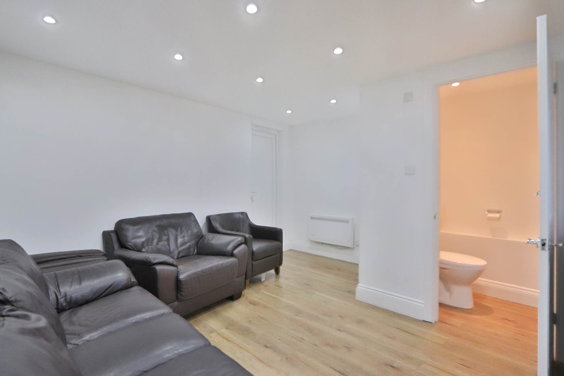 Hillcross Avenue, Morden, Image 16