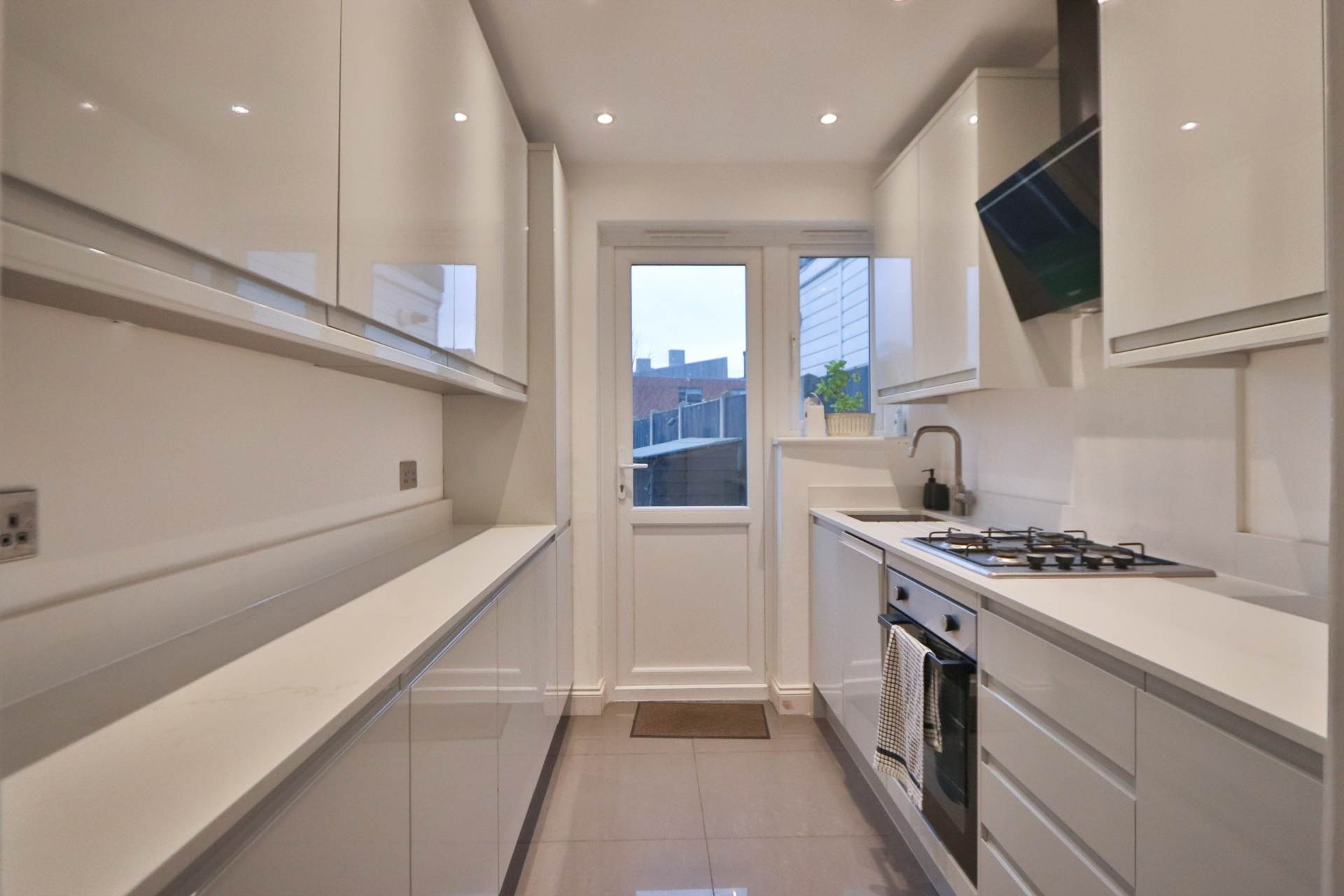 Hillcross Avenue, Morden, Image 5