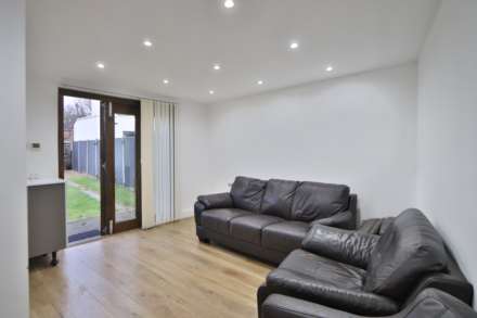 Hillcross Avenue, Morden, Image 18