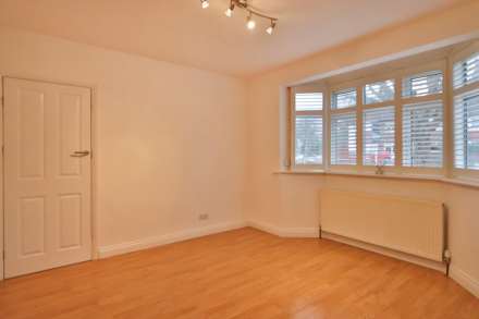 Hillcross Avenue, Morden, Image 4