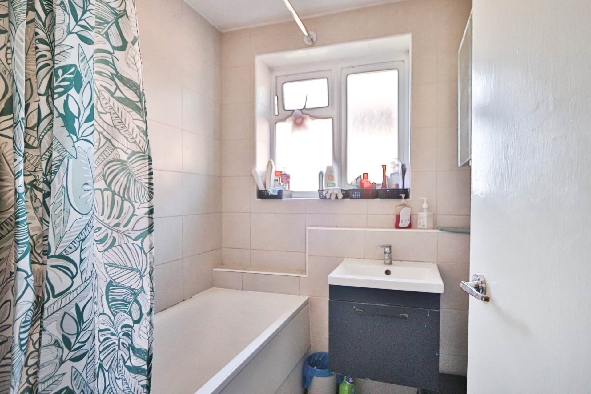 Oakfield Close, New Malden, Image 6
