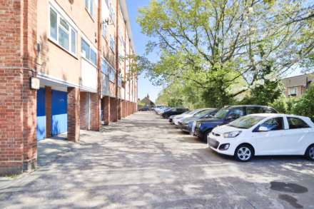 Oakfield Close, New Malden, Image 13