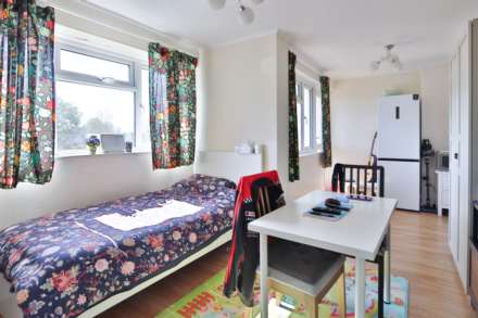 Oakfield Close, New Malden, Image 3