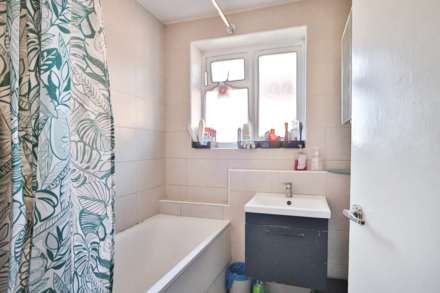 Oakfield Close, New Malden, Image 6