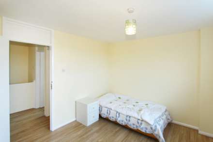 Oakfield Close, New Malden, Image 9