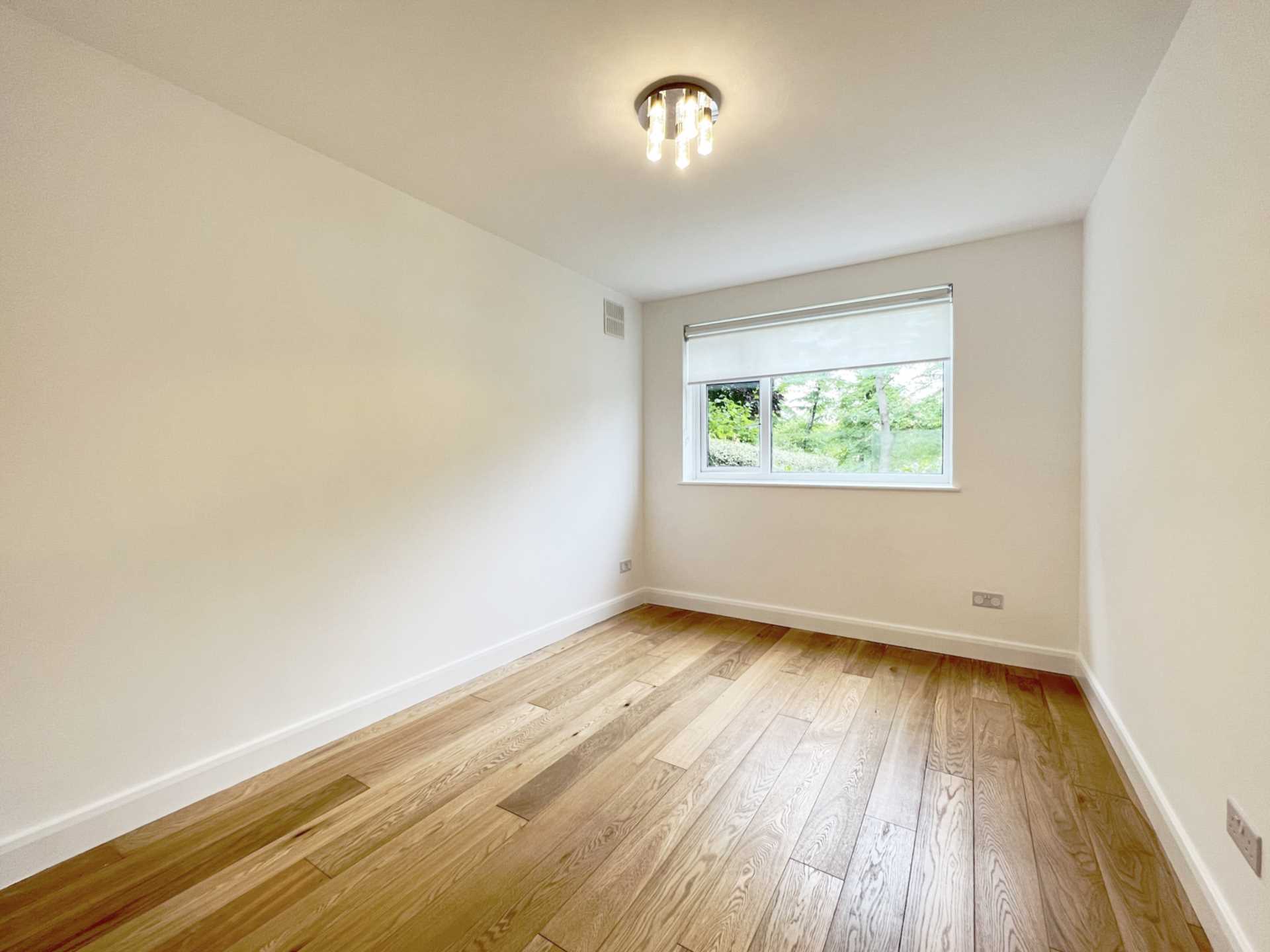 Dukes Avenue, New Malden, Image 9