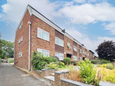 2 Bedroom Flat, Dukes Avenue, New Malden