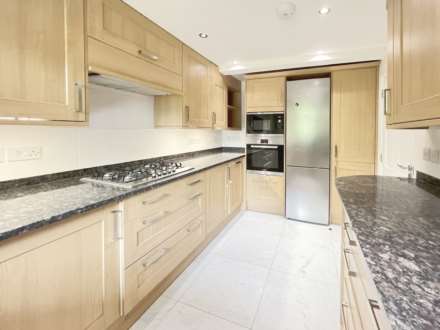 Dukes Avenue, New Malden, Image 10