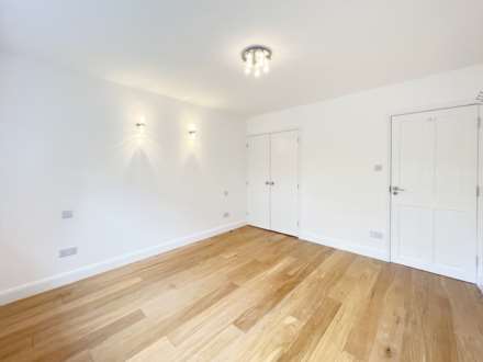Dukes Avenue, New Malden, Image 11