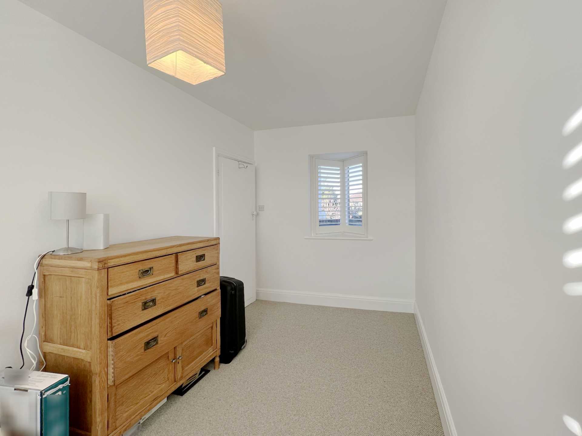 Elgar Avenue, Surbiton, Image 12