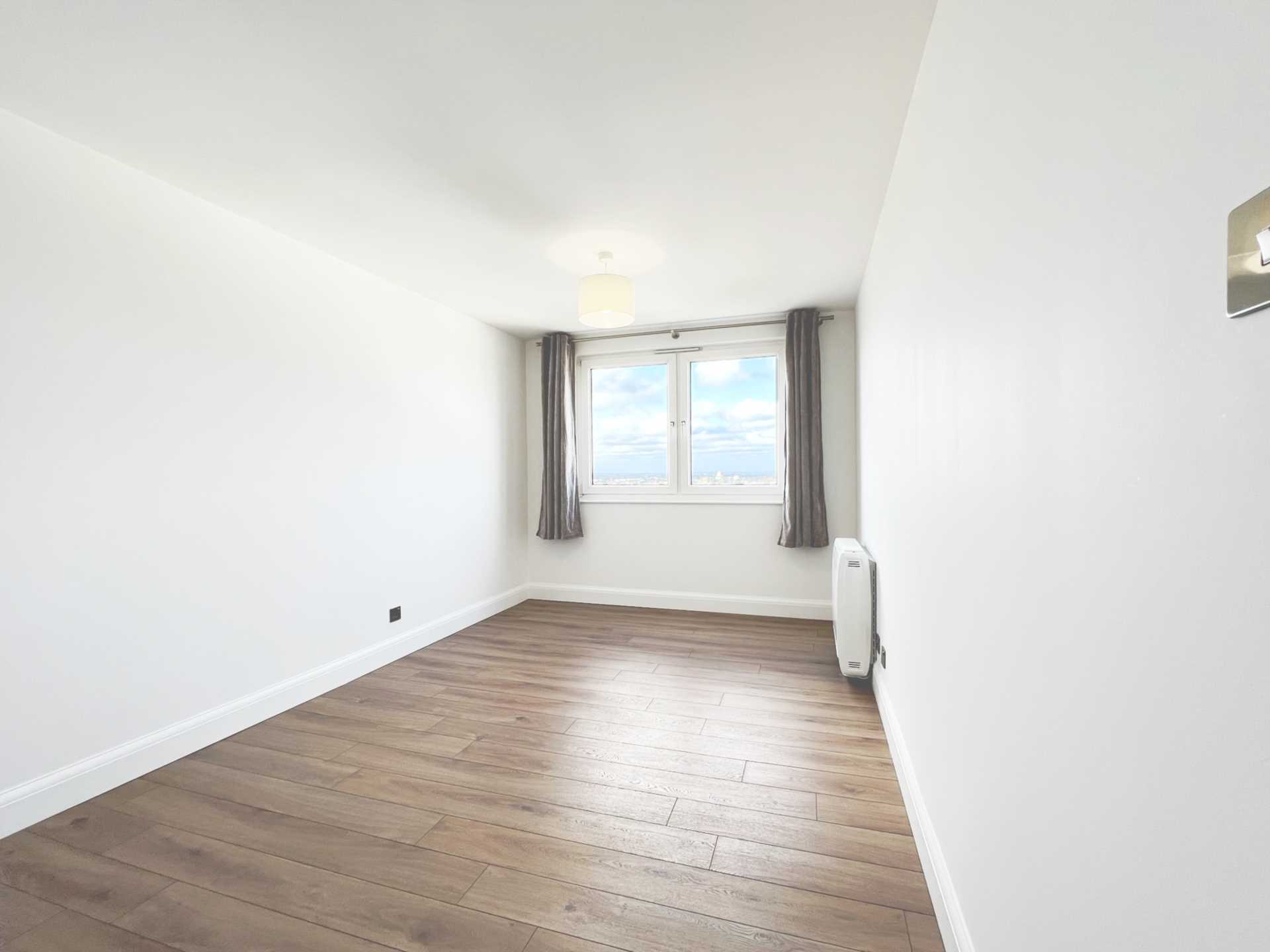 Eaton Drive, Kingston Upon Thames, Image 9