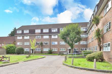 2 Bedroom Flat, Acacia Grove, New Malden