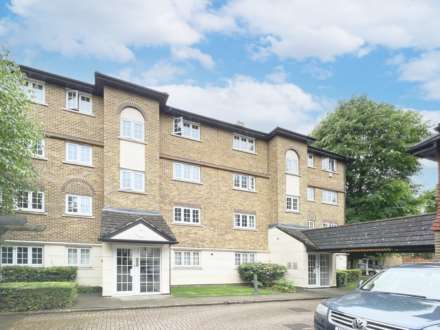 2 Bedroom Flat, Selhurst Close, London