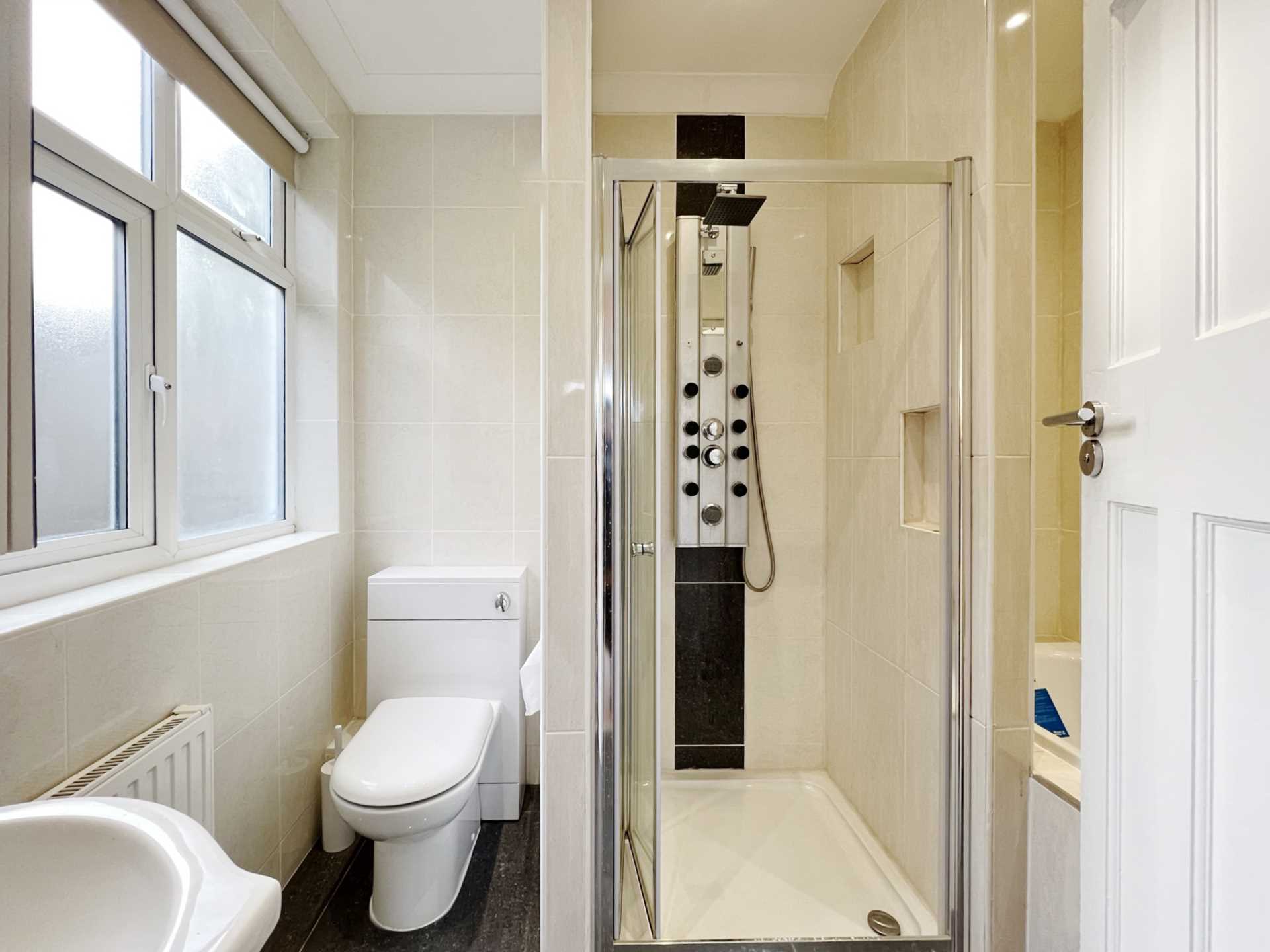 Woodside Close, Surbiton, Image 10