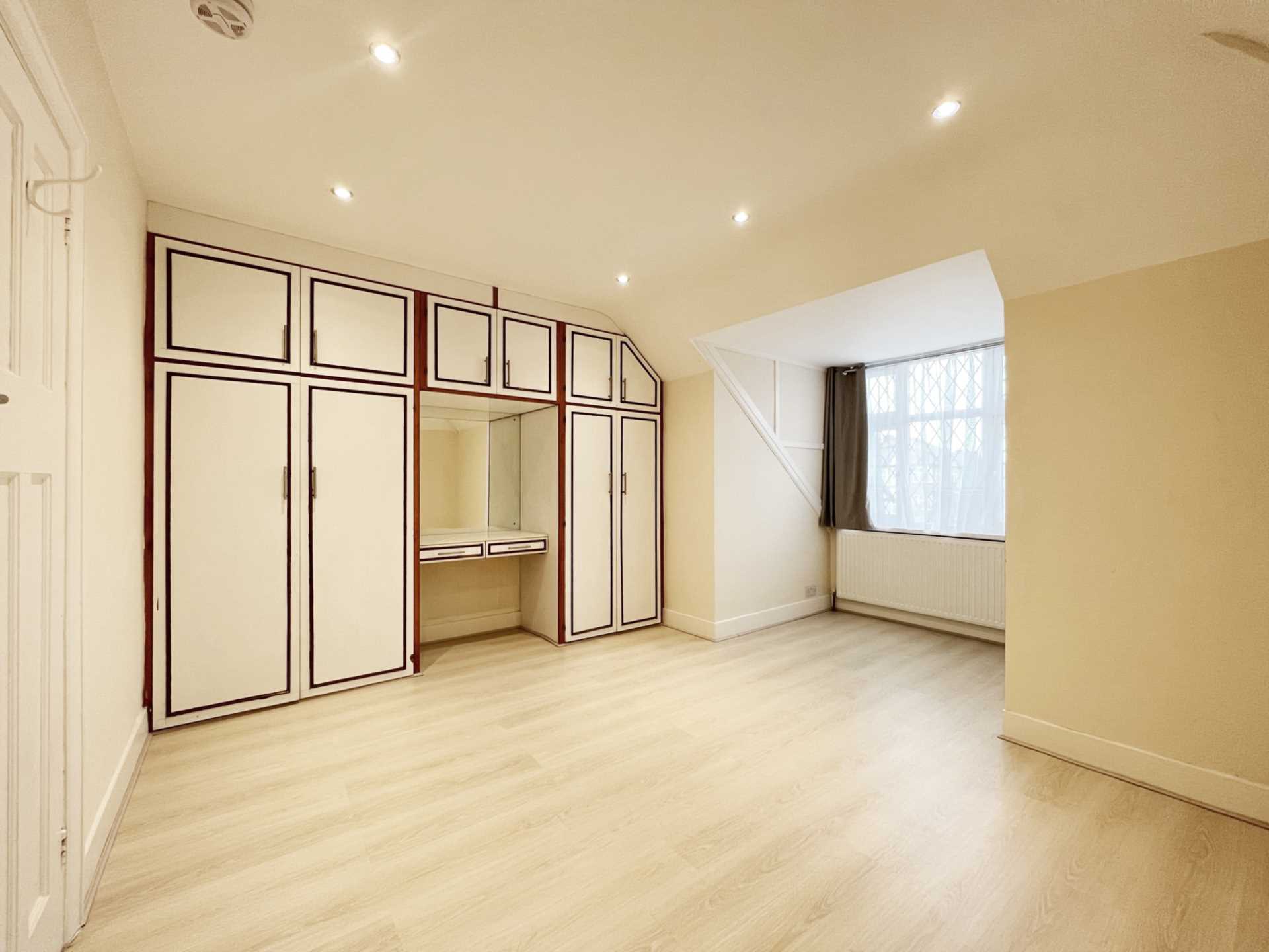 Woodside Close, Surbiton, Image 15