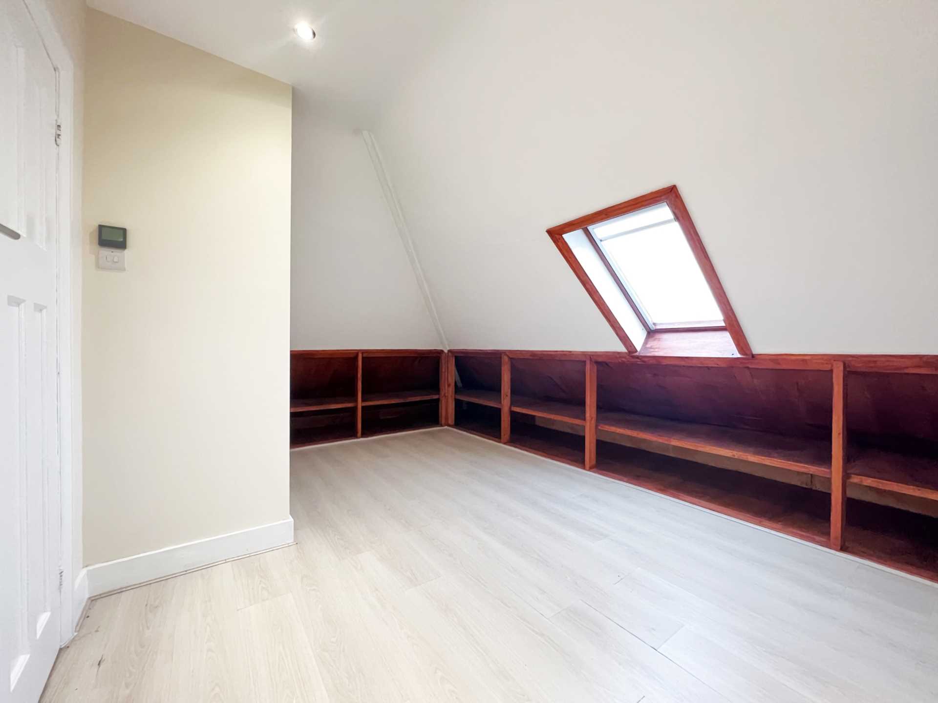 Woodside Close, Surbiton, Image 17