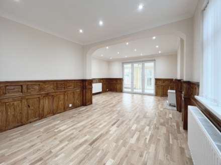 Woodside Close, Surbiton, Image 12