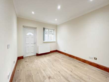 Woodside Close, Surbiton, Image 13