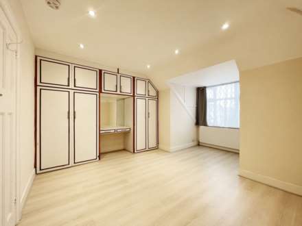 Woodside Close, Surbiton, Image 15