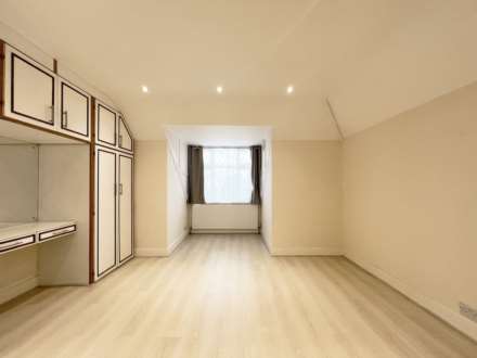 Woodside Close, Surbiton, Image 16