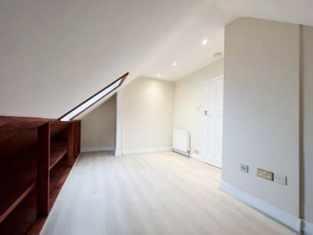 Woodside Close, Surbiton, Image 18