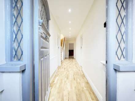 Woodside Close, Surbiton, Image 19