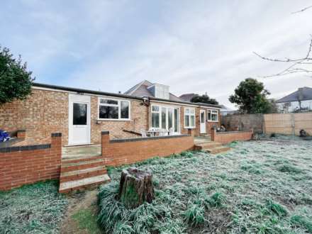 Woodside Close, Surbiton, Image 21