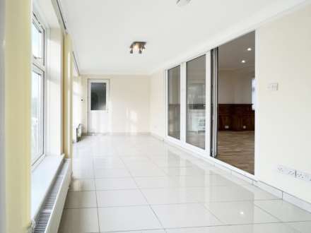 Woodside Close, Surbiton, Image 3