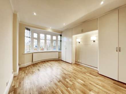 Woodside Close, Surbiton, Image 8