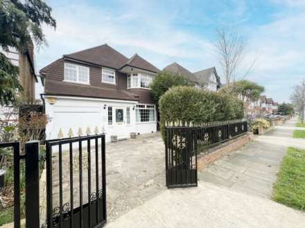 4 Bedroom Detached, Gainsborough Road, New Malden