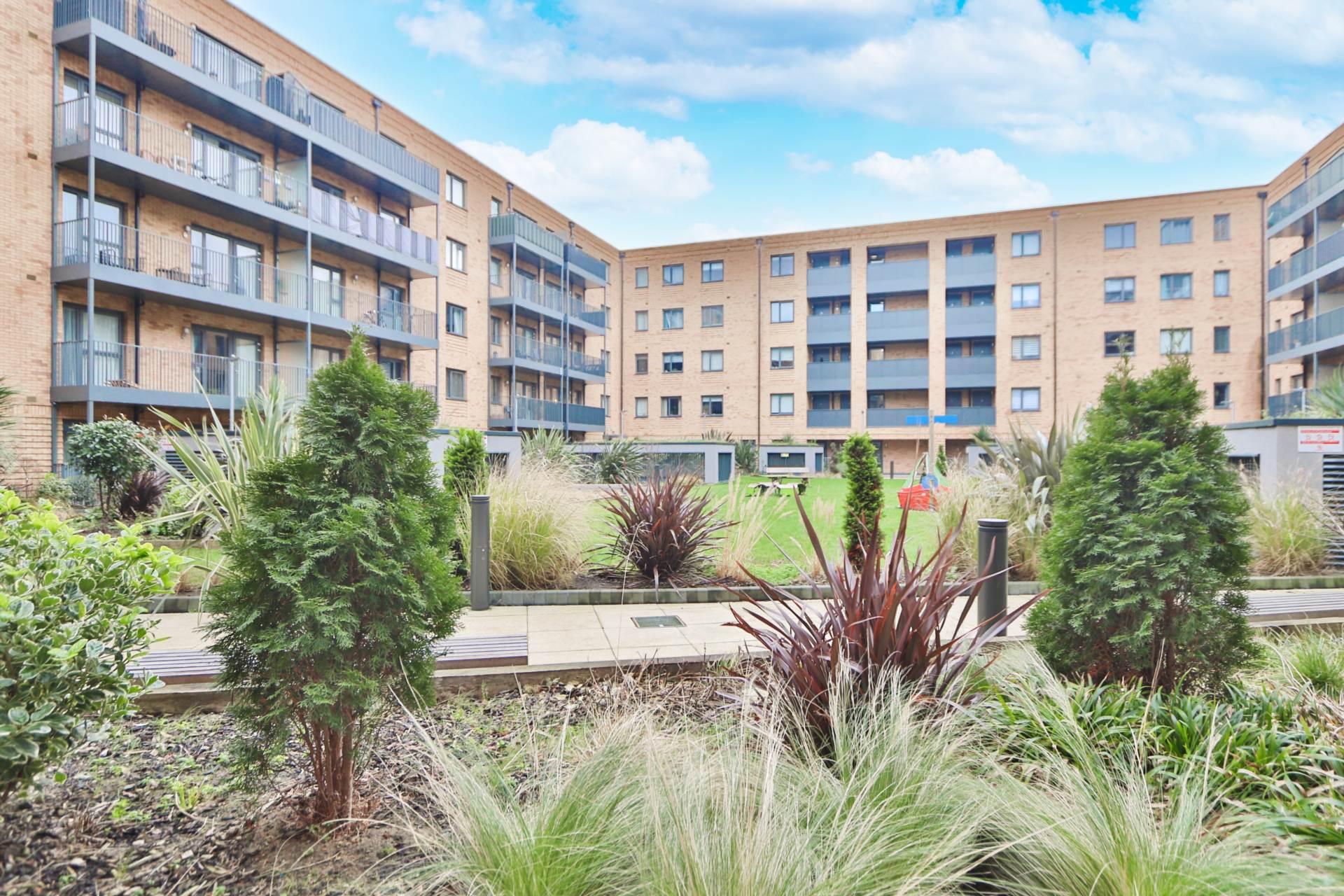 Powdermill Close, New Malden, Image 1