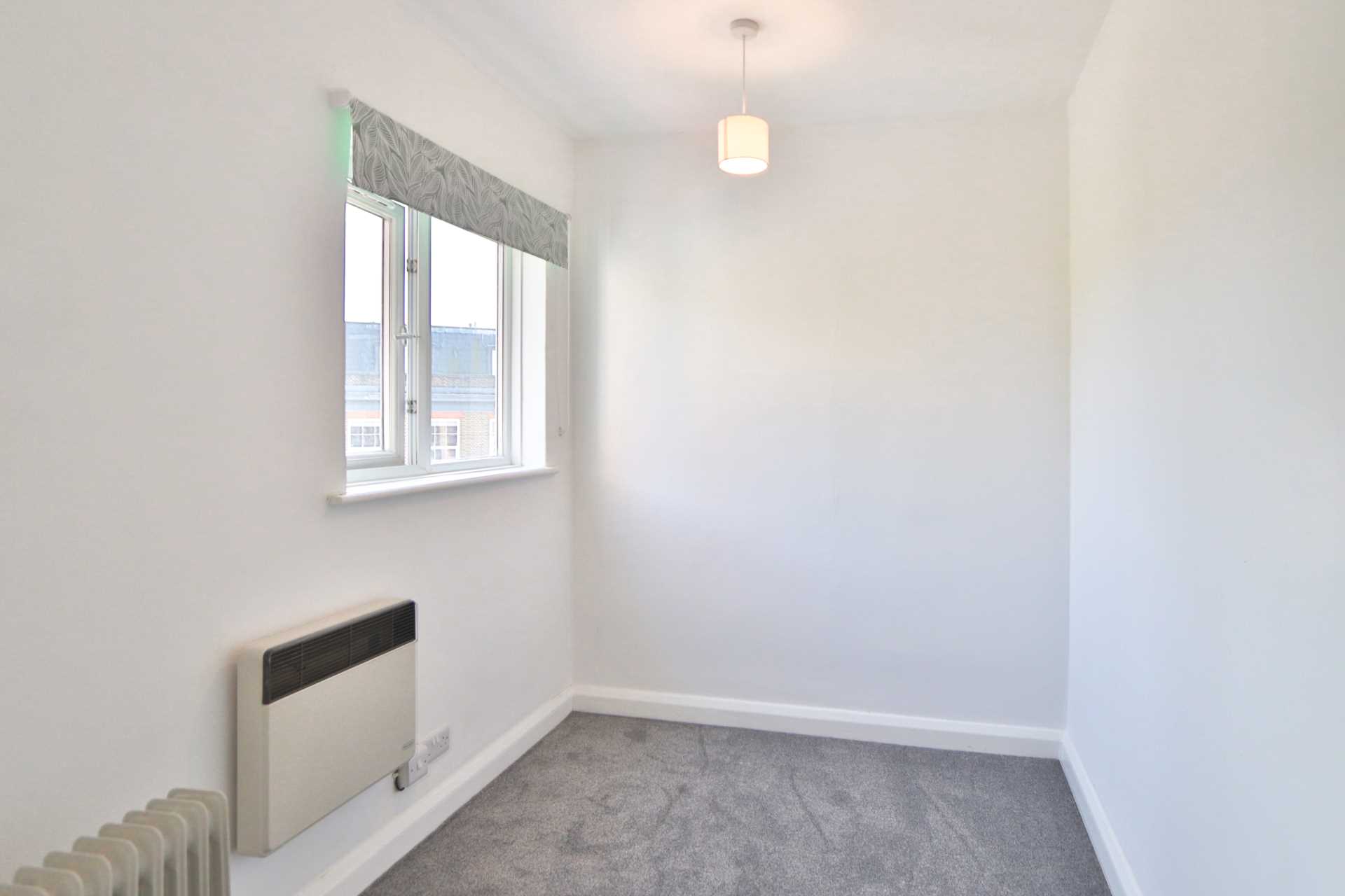Manor Drive North, New Malden, Image 10