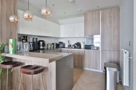 Queenshurst Square, Kingston Upon Thames, Image 2