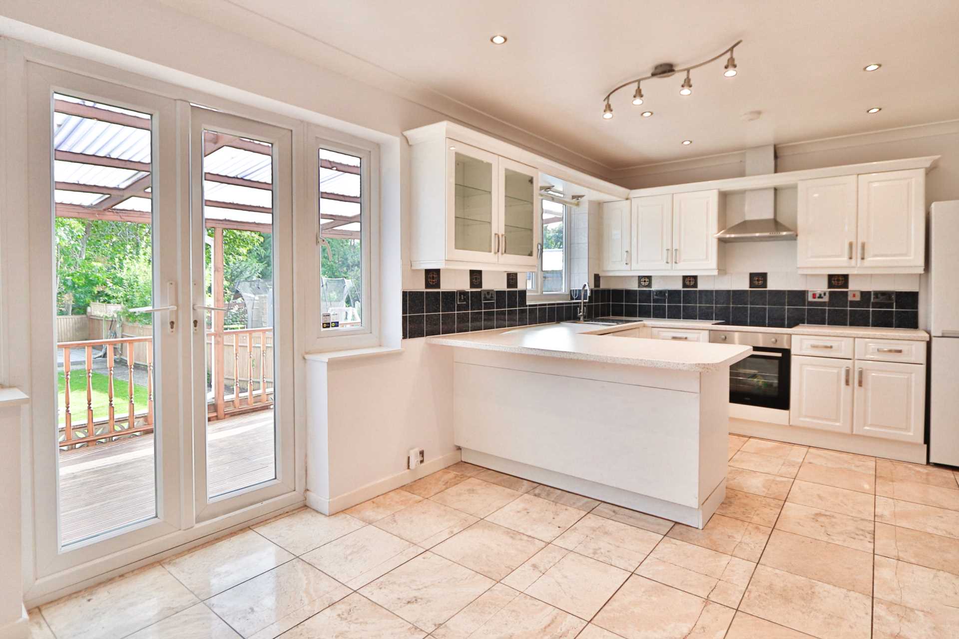 Lynwood Drive, Worcester Park, Image 11
