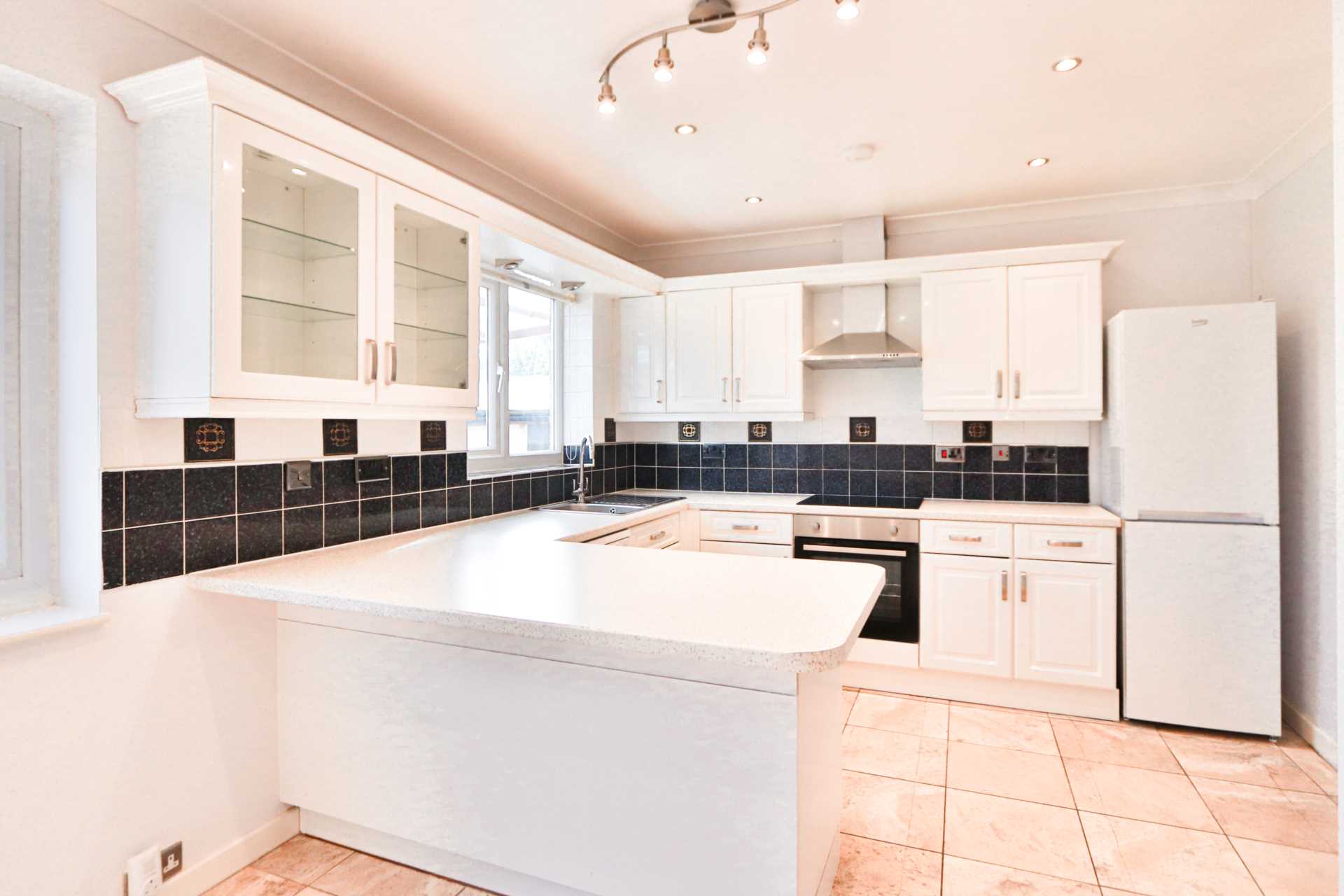 Lynwood Drive, Worcester Park, Image 16