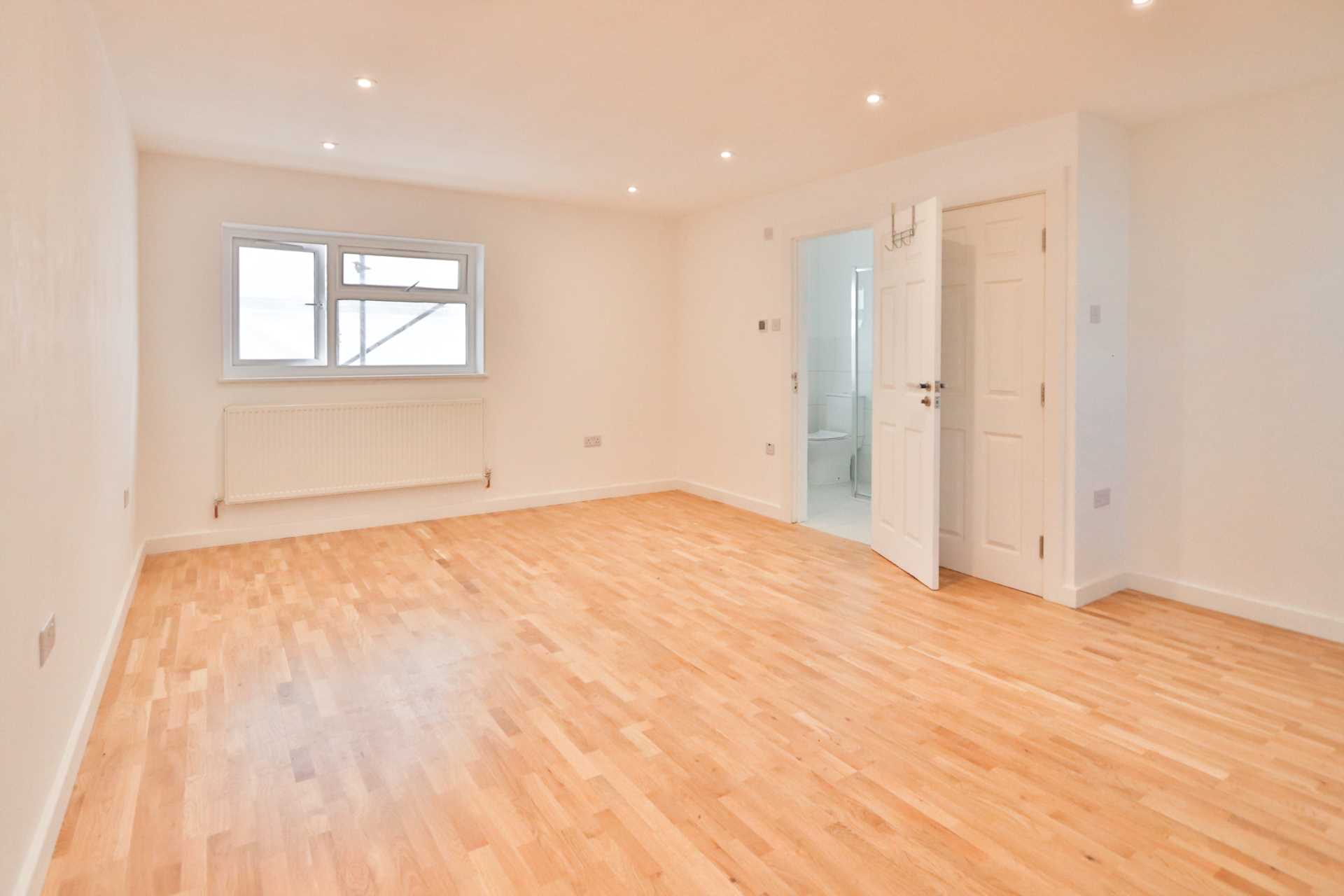 Lynwood Drive, Worcester Park, Image 2