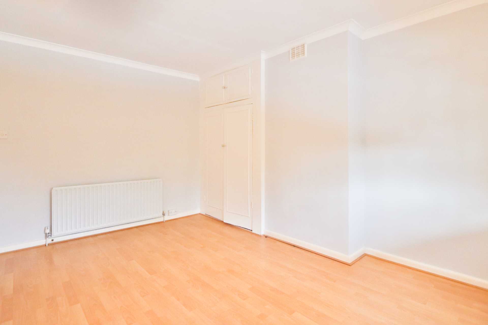 Lynwood Drive, Worcester Park, Image 8