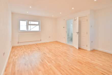 Lynwood Drive, Worcester Park, Image 2