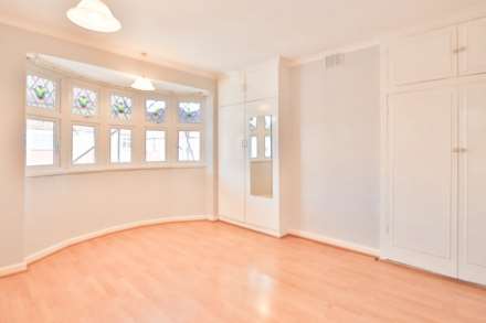 Lynwood Drive, Worcester Park, Image 9